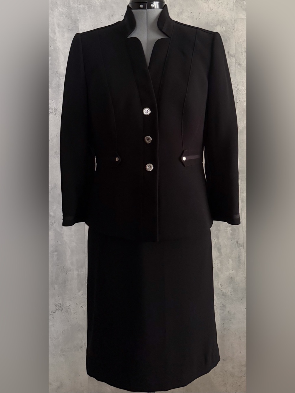 Tahari Arthur S Levine Black Skirt Suit 12P Petite Blazer Jacket Business Formal